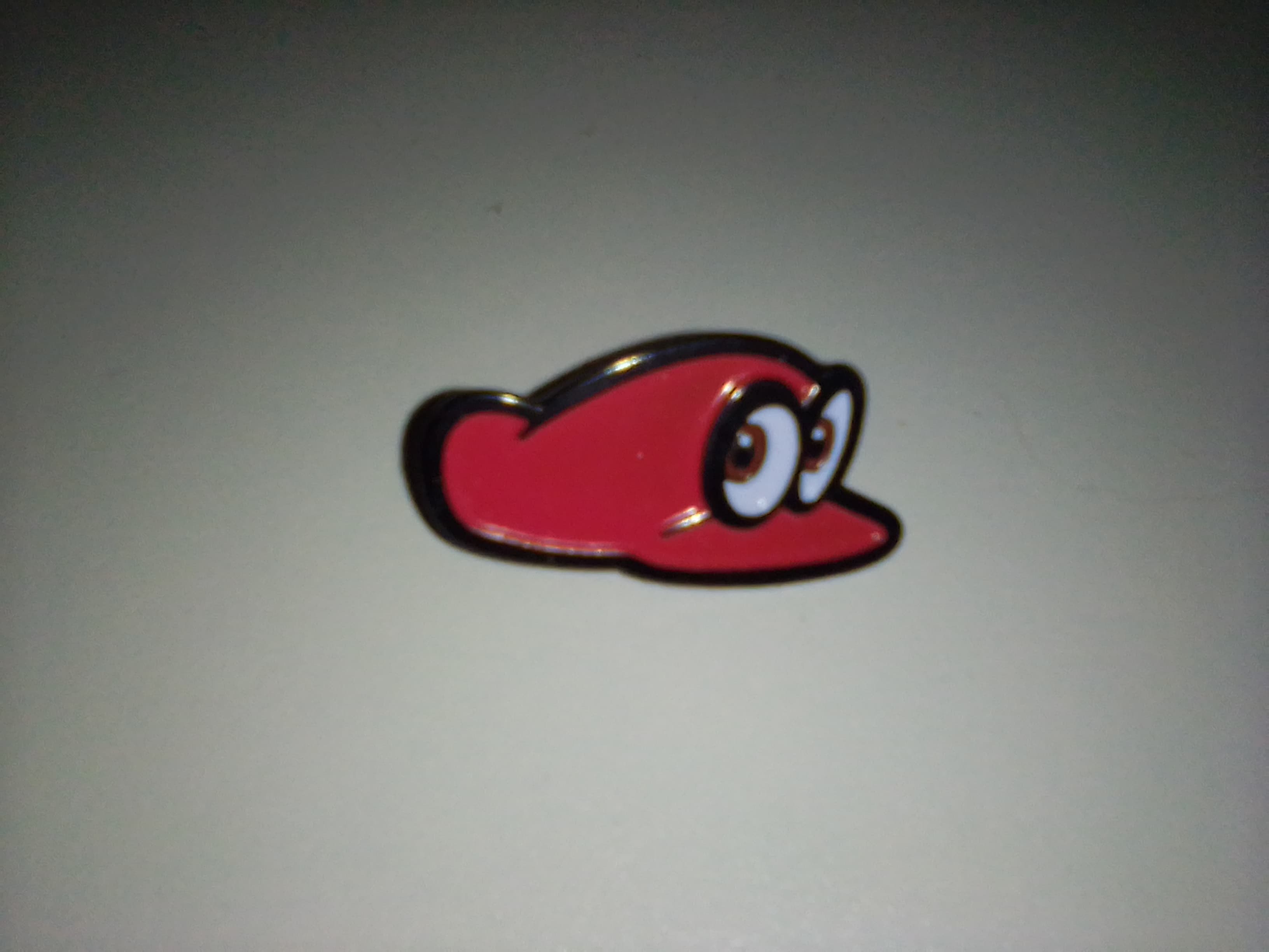 Pin promocional Cappy de Super Mario Odyssey